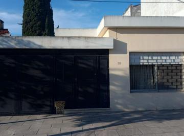 Casa de 3 ambientes, General San Martín · Casa de 3 Ambiente con Cochera, Jardin y Quincho. a 3 Cuadras de La Estación José L. Suarez