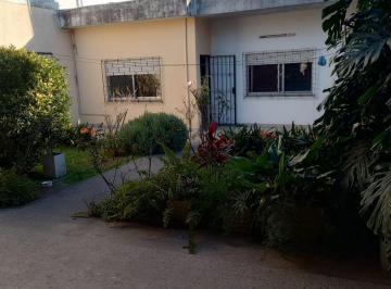 Casa de 3 ambientes, General San Martín · En Venta Casa de 3 Ambiente | Cochera, Jardin y Quincho | a 3 Cuadras de La Estación José L. Suarez