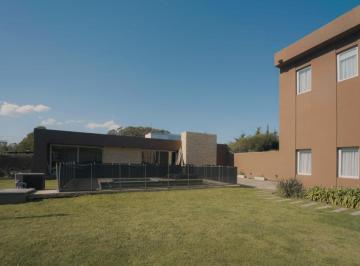 Casa · 290m² · 5 Ambientes · 4 Cocheras · Casa 5 Ambientes Barrio Acantilados// Quincho// Pileta