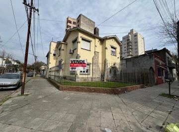 Casa · 184m² · 4 Ambientes · 2 Cocheras · Venta de Casa con Depto Doble Garage Quilmes