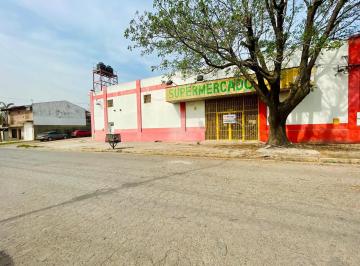Local comercial · 897m² · 8 Ambientes · 2 Cocheras · Local en Carcaraña con Casa de 5 Dorm.