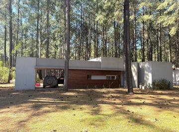 Casa · 111m² · 4 Ambientes · 1 Cochera · Venta Casa 3 Dorm. a 100 m del Rio - Complejo La Aldea Club de Campo