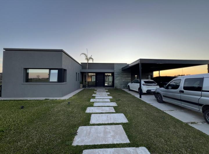 Casa · 154m² · 4 Ambientes · 2 Cocheras