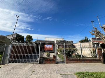 Casa · 200m² · 4 Ambientes · 2 Cocheras · Casa - 4 Ambientes Sobre Lote de 383 m²