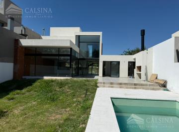 Casa · 200m² · 2 Dormitorios · 2 Cocheras · Casa en Venta Santina Norte Frente Plaza