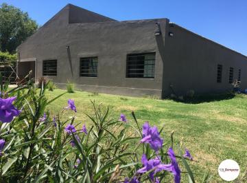 Casa · 225m² · 5 Ambientes · Venta Casa Moderna 3 Dorm. - con Amplio Jardín - Lujan