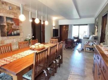 Casa de 6 ambientes, La Matanza · Casa 6 Amb con Pileta con Jacuzzi