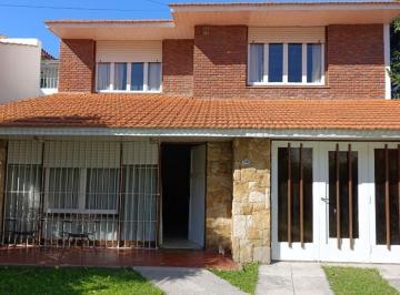 Casa · 150m² · 4 Ambientes · 3 Cocheras · Casa en Alquiler en Los Troncos, Mar del Plata