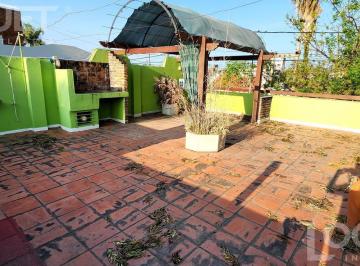 Casa · 61m² · 3 Ambientes · Casa en 2 Dorm. y Terraza con Asador