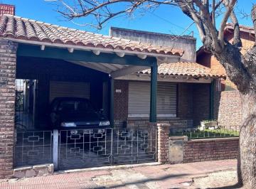 Casa de 3 ambientes, San Fernando · Casa Desarrollada en Una Planta, en Muy Buena Ubicación. a Refaccionar. Lote Propio