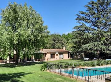 Casa · 310m² · 8 Ambientes · Descubre Tu Hogar Ideal en La Araucaria? Venta Quinta - Lobos