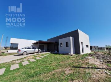 Casa · 220m² · 4 Ambientes · 2 Cocheras · Casa de 5 Ambientes en Venta en Barrio Manuel Belgrano