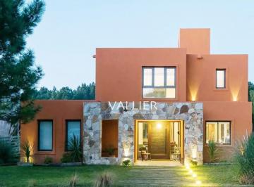Quinta vacacional · 200m² · 4 Ambientes · Casa Quinta en Alq. Temporario en Residencial I, Costa Esmeralda, Costa Atlántica