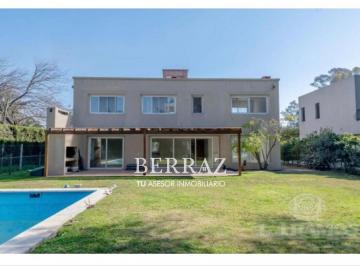 Casa · 300m² · 5 Ambientes · 1 Cochera · Casa Venta 5 Ambientes en Bosque Chico Pilar Lote de 900 m²