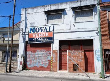 Bodega-Galpón · 305m² · Galpón de 176 m. + 130 m. de Oficinas/vivienda en 1° Piso