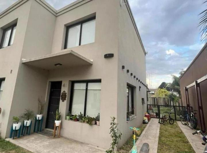 Casa · 150m² · 4 Ambientes · 1 Cochera