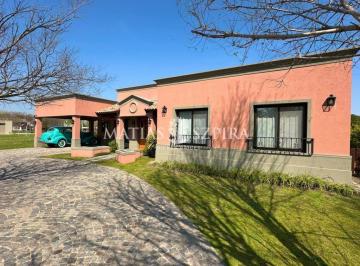 Casa · 251m² · 5 Ambientes · 2 Cocheras · Casa en Venta El Nacional