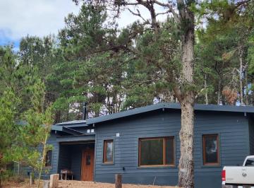 Casa de 5 ambientes, Costa Esmeralda · Casa en Alquiler Costa Esmeralda, Sector Bosques Lote 8, Para 8 Personas