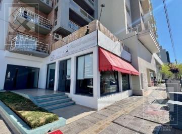Local comercial · 75m² · 2 Ambientes · Local / Oficina Venta Santa Genoveva, 75 m² con Salón Comercial, Depósito y Baño