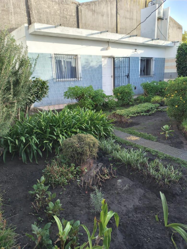 PH de 2 ambientes impecable, reciclado hace 7 años, con entrada para 1 o más vehículos, 33m²