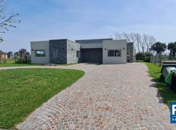 Casa · 195m² · 5 Ambientes · Casa en Haras Santa Maria