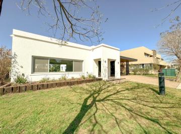 Casa · 250m² · 6 Ambientes · 2 Cocheras · Casa de 3 Dorm - Kentucky Club de Campo