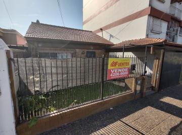 Casa de 5 ambientes, Avellaneda · Oportunidad! Amplia Casa en Lote Propio con Cochera y Terraza en Wilde.