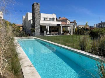 Casa · 235m² · 4 Ambientes · 1 Cochera · Casa en Venta a Estrenar en Ayres Plaza - Kilometro 47 - Pilar