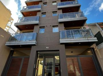 Departamento de 2 ambientes, Quilmes · Departamento de 2 Ambientes Semipiso con Balcón en Quilmes Centro