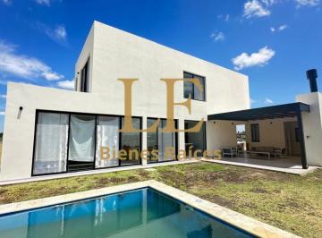 Casa · 260m² · 5 Ambientes · 5 Cocheras · Venta Casa Santa Ana