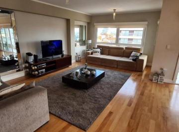 Departamento · 135m² · 4 Ambientes · 2 Cocheras · Venta - Piso Cuatro Ambientes en Edificio Magna.