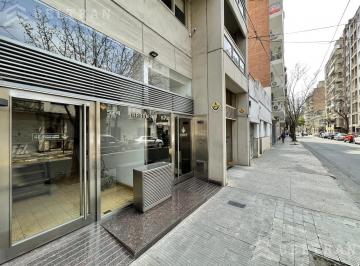 Oficina comercial · 200m² · 8 Ambientes · 1 Cochera · Oficina en Centro