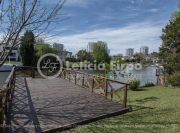 Casa · 404m² · 9 Ambientes · 2 Cocheras · Casa con Salida Al Rio y Amarra en Santa Maria de Tigre.