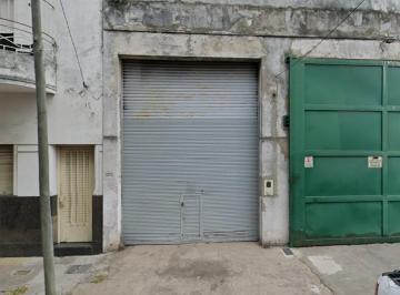 Bodega-Galpón , Avellaneda · Galpon con Vestuarios y Oficinas en Excelente Ubicacion