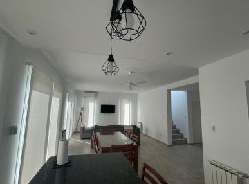 Casa · 3 Dormitorios · Propiedad con Piscina Para Alquiler Temporal