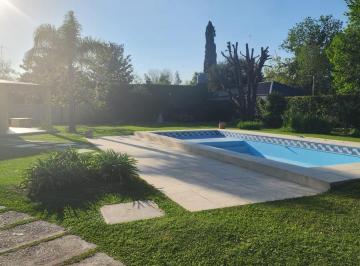 Casa · 240m² · 4 Ambientes · 1 Cochera · Venta de Hermosa Casa - Quinta en Moreno - Detalles de Categoría