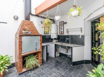 Casa · 170m² · 4 Ambientes · 2 Cocheras · Casa Barrio Naon - Mataderos - 2 Dorm. - Cochera - Apto Credito