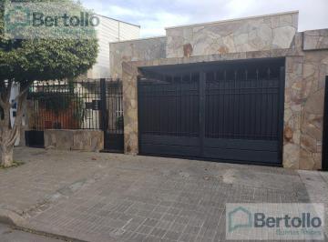 Casa · 194m² · 4 Dormitorios · 1 Cochera · Venta - Derqui 7073 - Casa Frente con Dpto. Interno - Barrio Belgrano