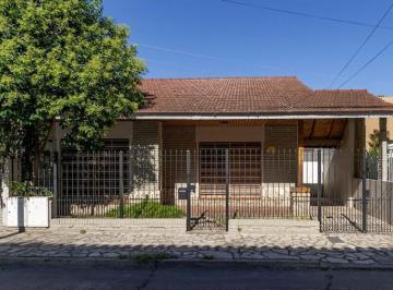 Casa · 82m² · 4 Ambientes · Casa en Adrogué Muy Bien Ubicada