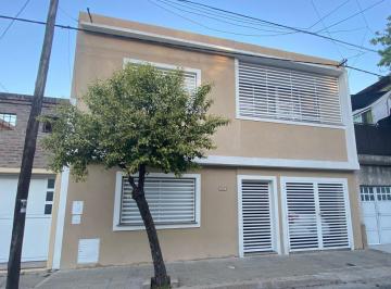 Casa en venta de 3 dormitorios · Perito Moreno 1400 - Casa en Venta Rosario Azcuenaga