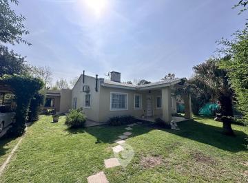 Casa · 150m² · 5 Ambientes · 1 Cochera · Casa en Venta de 5 Ambientes, Amplio Parque con Pileta, Galería con Parrilla. Barrio Parque Natura