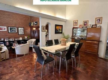 Casa · 174m² · 4 Ambientes · 1 Cochera · Casa en Venta en Crisol Sud. 3 Dorm.. Cochera