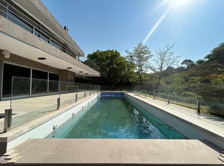 Casa · 600m² · 4 Ambientes · 3 Cocheras
