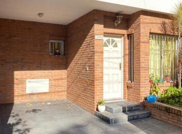 Casa · 123m² · 5 Ambientes · 1 Cochera · Excelente Chalet Duplex Venta Olivos