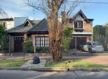 Casa de 5 ambientes, Morón · Casa Chalet de 5 Ambientes con 4 Dorm. en Castelar