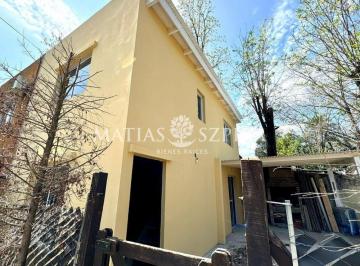 Casa · 70m² · 3 Ambientes · 1 Cochera · Duplex en Venta Las Acacias