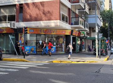 Local comercial , Almagro · Av Rivadavia 4000 Venta con Renta