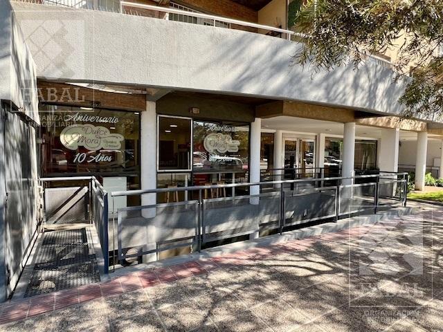 Local comercial · 240m² · 2 Ambientes · 1 Cochera