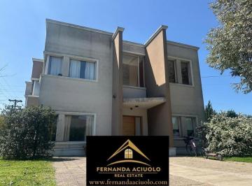 Casa · 170m² · 4 Ambientes · 2 Cocheras · Hermosa Casa en Venta en Venado 2