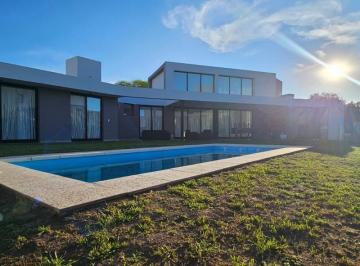 Casa · 385m² · 7 Ambientes · 2 Cocheras · Casa en Chacras de La Villa - Villa Allende